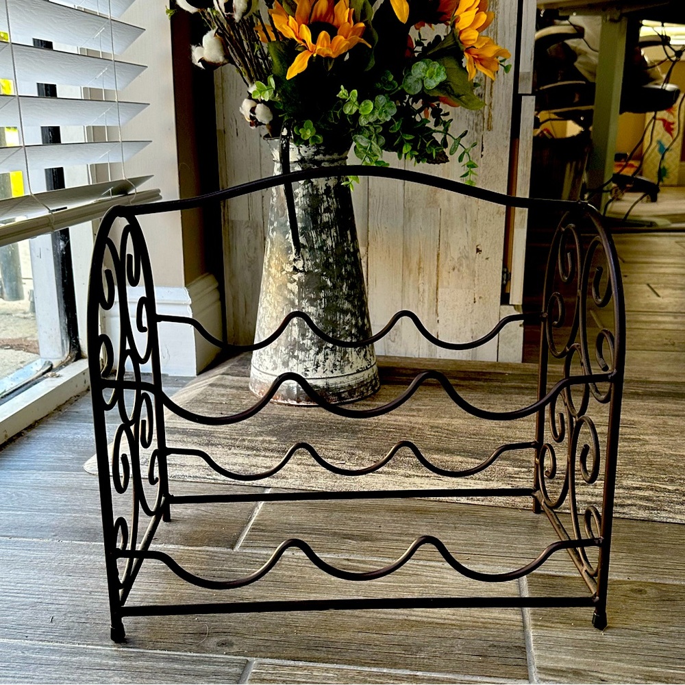 Metal wine rack